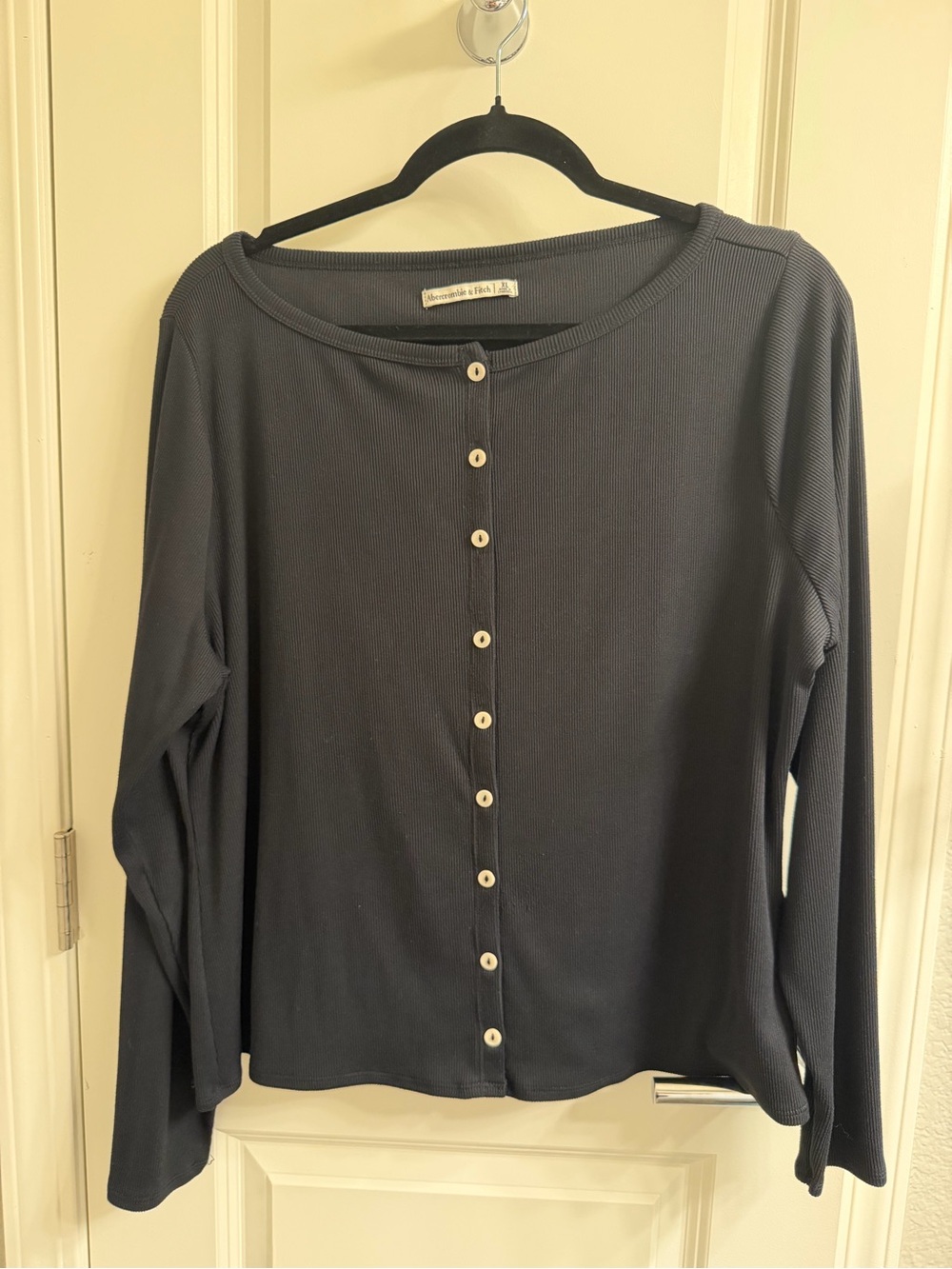 Abercrombie & Fitch Black Long-Sleeve Button-Front Top